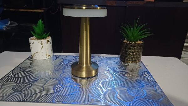 20250930_202106 lampara de mesa