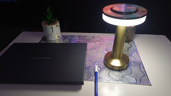 20250930_202505 lampara de mesa